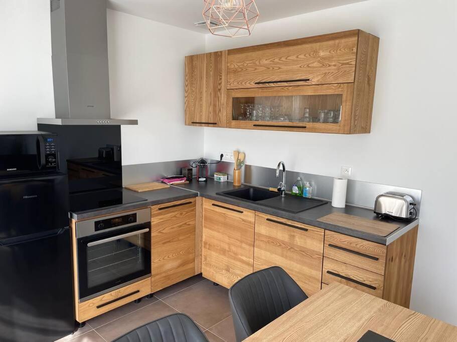 Maison Fleurs De Lys, Climatisee, Wifi Et Parking Privee Gratuit, Lave-Linge, Vernon Giverny Luaran gambar